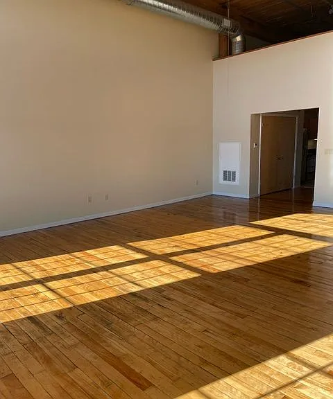 Victoria Riverside Townhouse Lofts — Photo 3