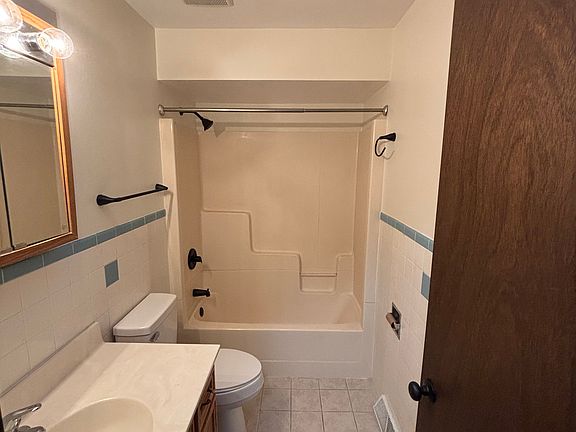 3rd image of 425 Adams St #17