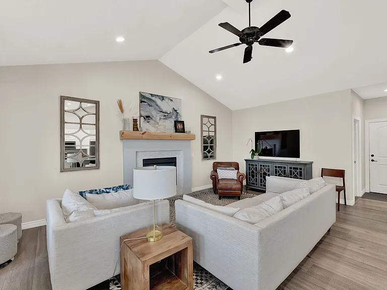 1693 E Crimson Oak Dr — Photo 9