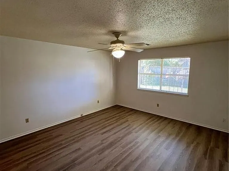 320 S 11th Pl — Photo 7