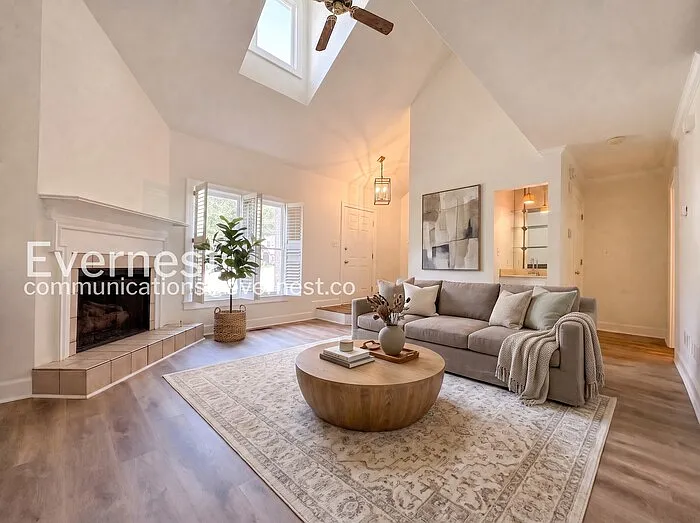3 bed, 2.5 bath, 1652 sqft, $2,445 — Photo 3