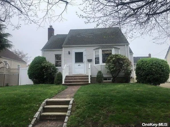 6 Harwich Road, East Rockaway, NY 11518