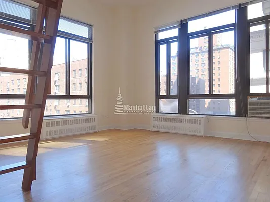 Rented by Manhattan Connection | media 21