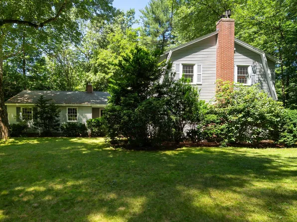 13 Fairway Drive, Hudson, NH 03051