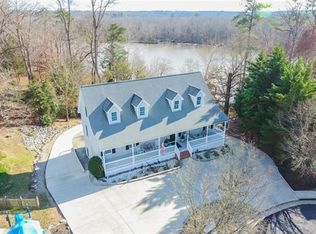 348 Mallard Dr, Colonial Heights, VA 23834