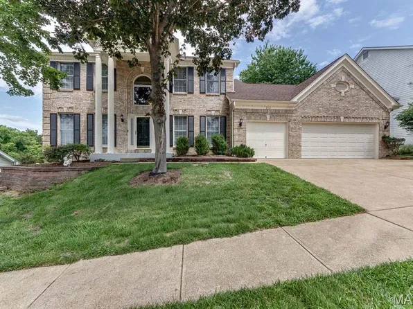 212 Turnberry Place Dr, Ballwin, MO 63011