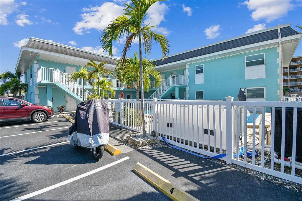 11440 1st St E APT 10, Treasure Island, FL 33706 MLS A4562729 Zillow