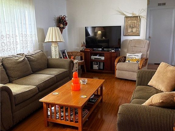 5th image of 739 Leisure Ln
