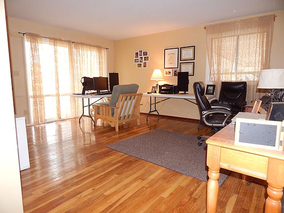 4th image of 389 E Park St