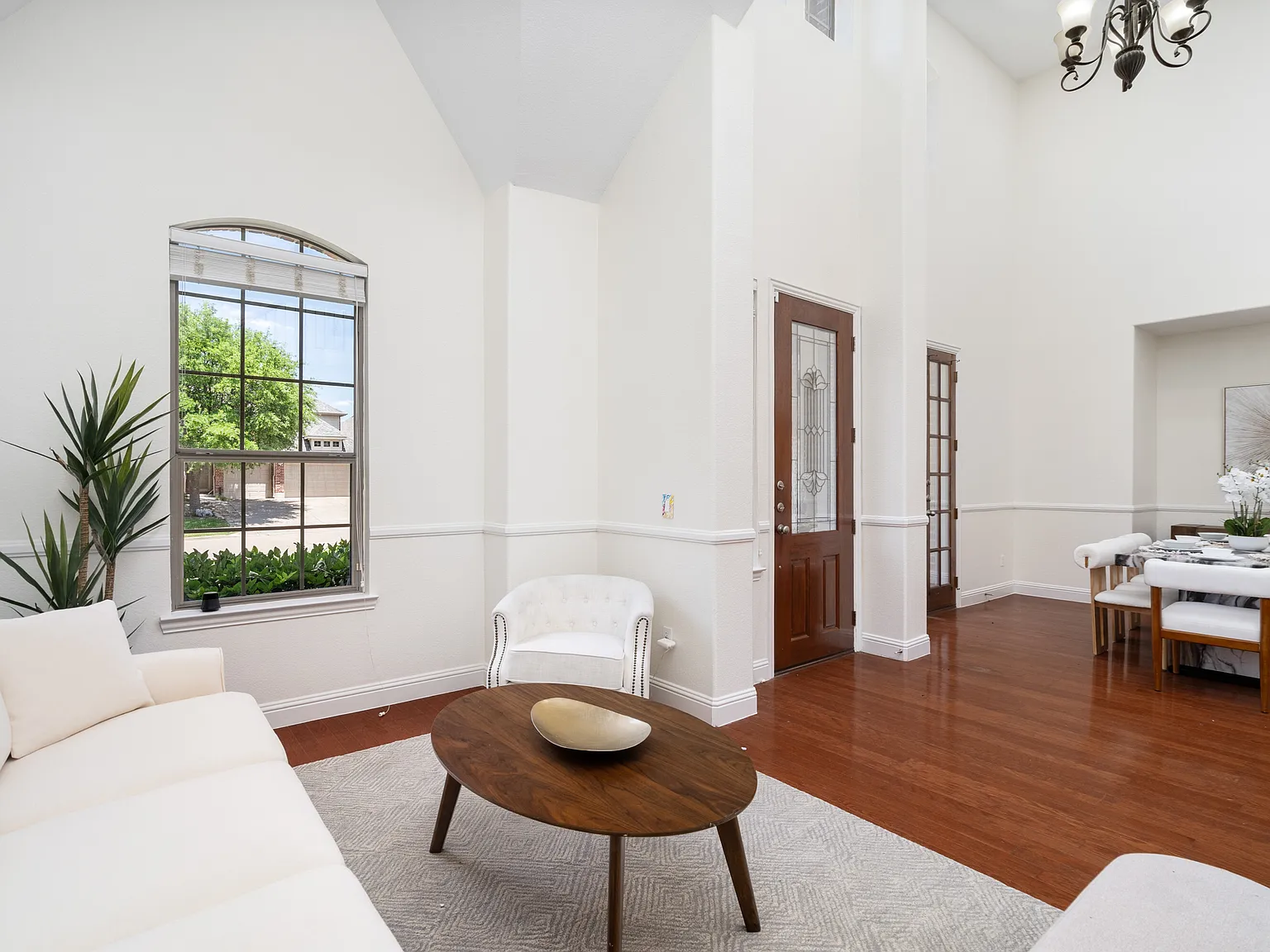 5 bed, 3.5 bath, 4101 sqft, $3,750 — Photo 4