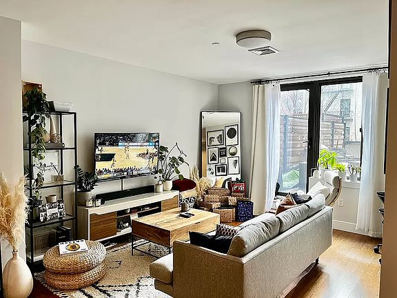 4th image of 25-32 30th Dr APT 2