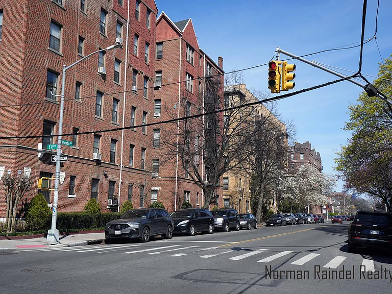 1673 E 18th St #F9 — Photo 23