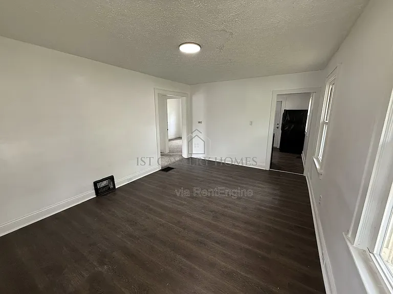 778 Ravenswood St — Photo 7