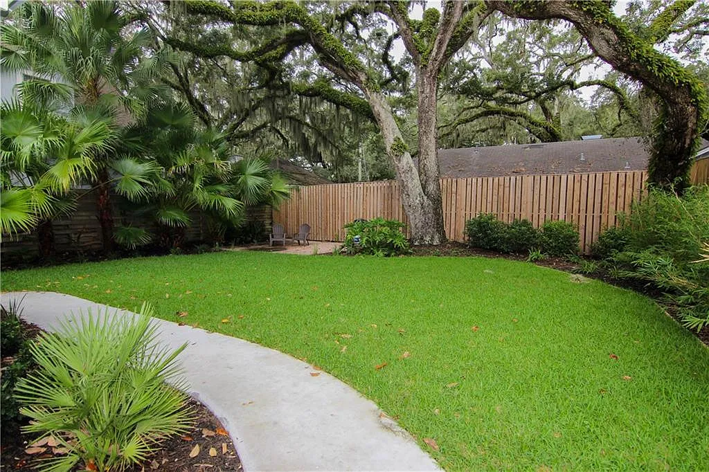 2 bed, 2.0 bath, 810 sqft, $5,160 — Photo 4