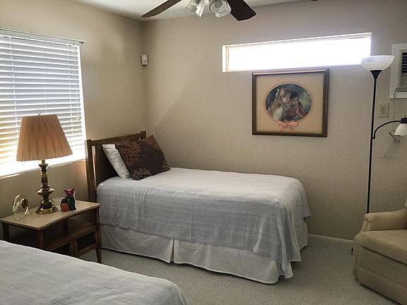 Guest Bedroom Twin beds