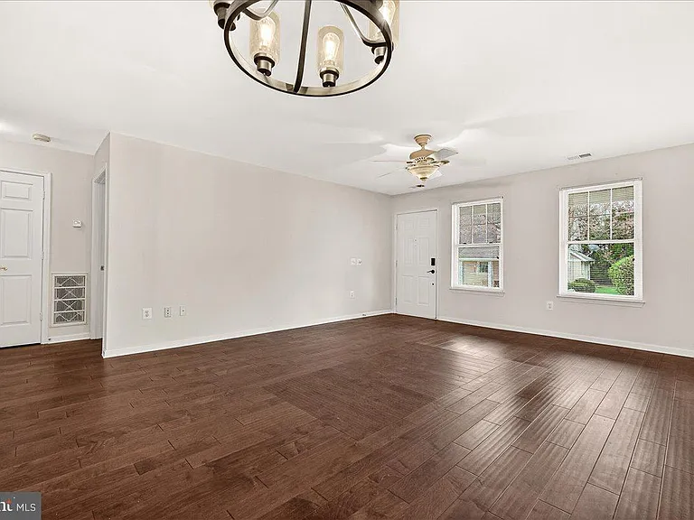 1110 Jousting Way — Photo 8