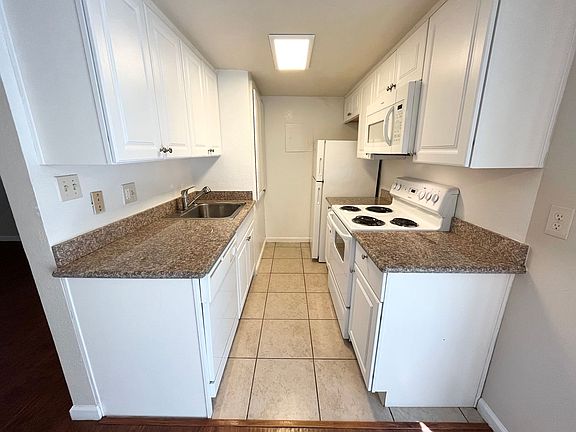 4th image of 2326 V St APT 02