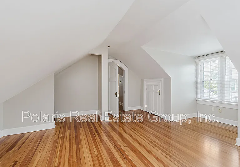 101 E 14th St #3 — Photo 27