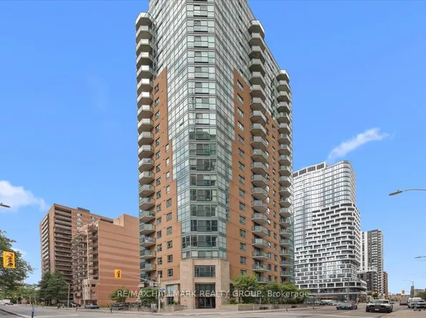 445 Laurier Ave W #1703, Ottawa, ON K1R 0A2