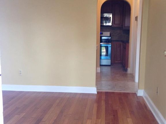 4th image of 20404 Hollywood St