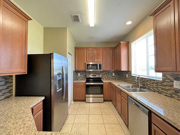 4th image of 9519 Simeon Dr