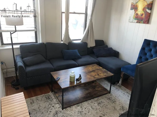 22 Henchman St APT 5F, Boston, MA 02113