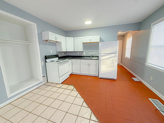 4th image of 142 Hutchinson St #F