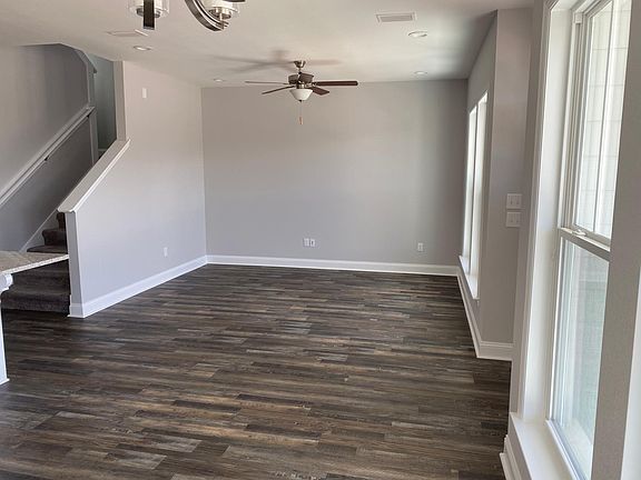 2nd image of 2902 Fontana St