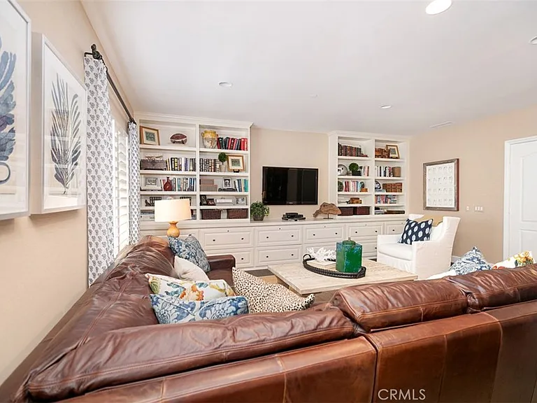 27 Via Monarca St — Photo 32