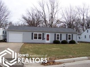 1301 N Glover St, Knoxville, IA 50138