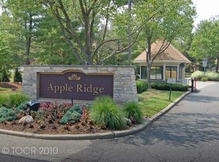 91 Fisher Rd, Mahwah, NJ 07430