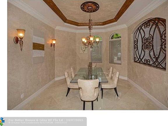 3rd image of 10251 Blue Palm St