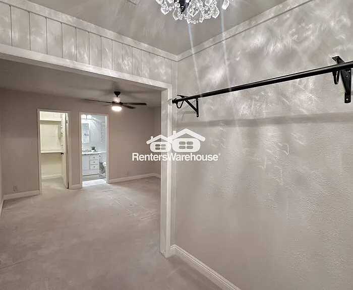 310 W Pontiac Dr #8 — Photo 10