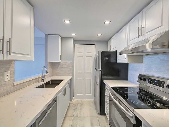 2nd image of 1001 Cedarglen Gate #420
