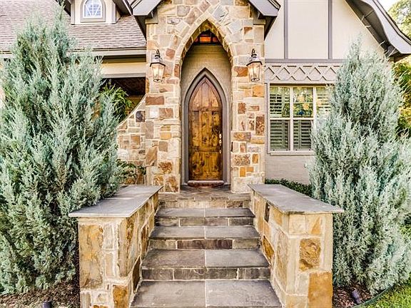 2nd image of 1310 Belle Pl