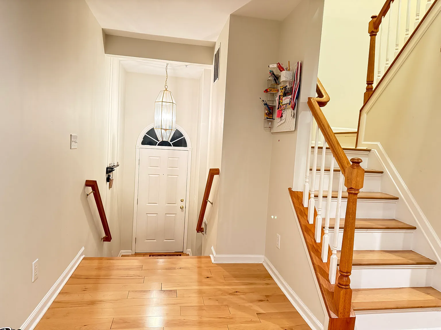 2 bed, 2.5 bath, 1950 sqft, $3,800 — Photo 3