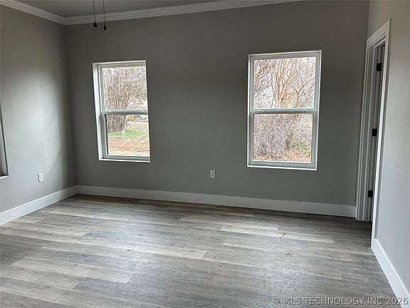 3rd image of 503 Cemetery Rd