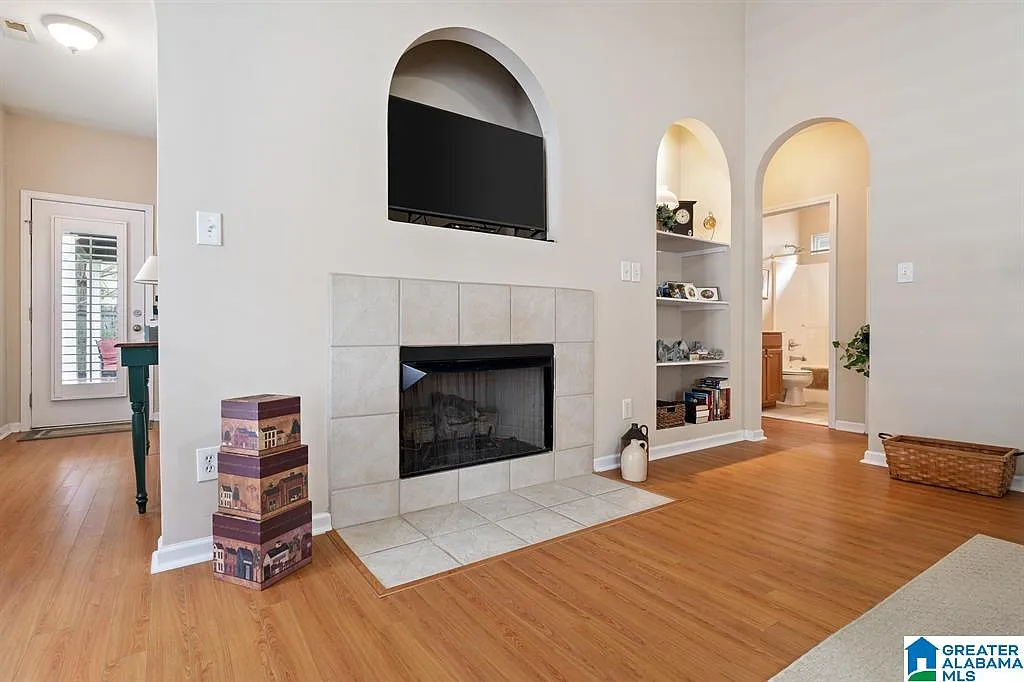 3 bed, 2.0 bath, $2,000 — Photo 2