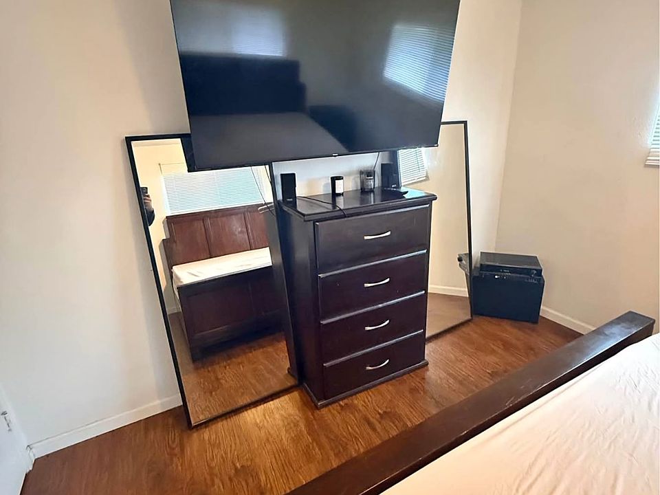 2nd image of 1131 Bell Ave