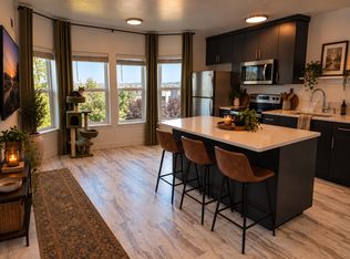 826 N Garden St, Bellingham, WA 98225