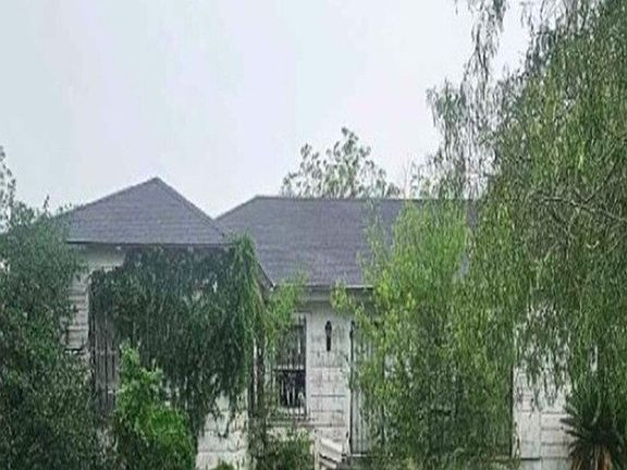 2nd image of 404 E Ligustrum Blvd