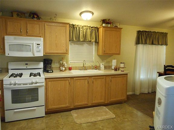 4th image of 726 Terrace Dr