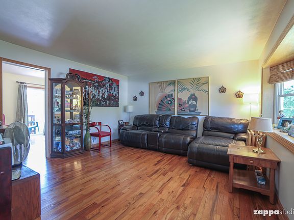 2nd image of 7543 Woodridge Dr
