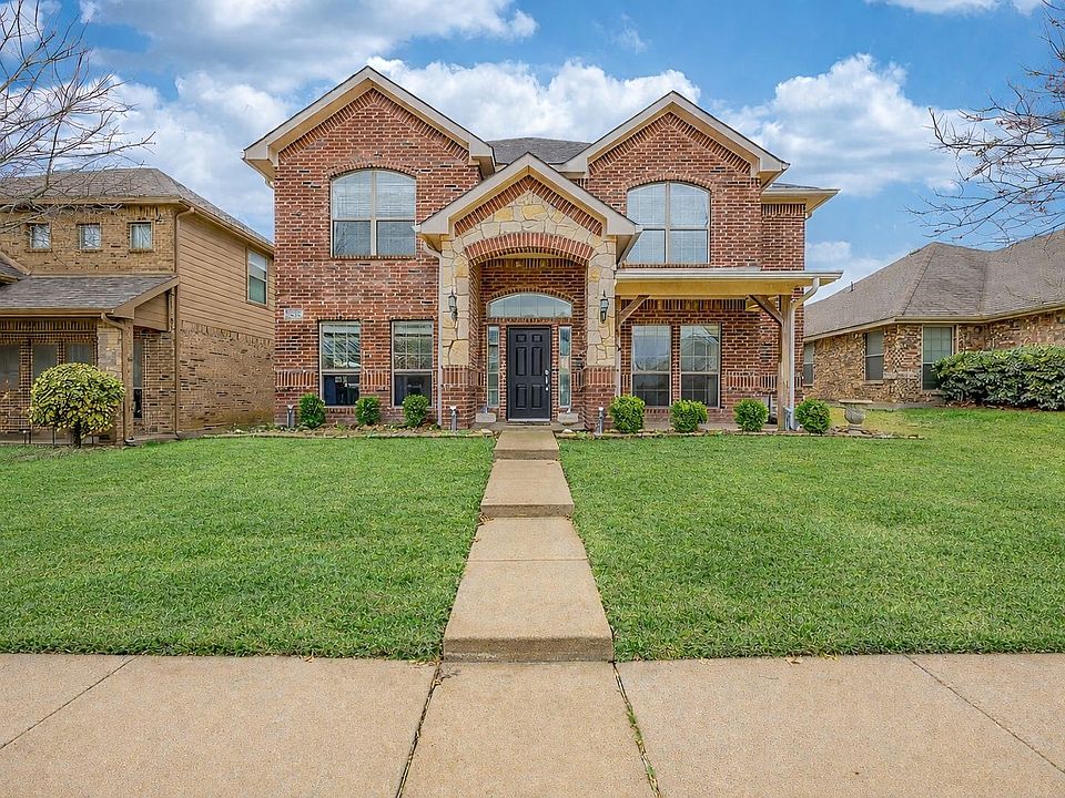 1st image of 305 Village Dr