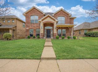 305 Village Dr, Red Oak, TX 75154