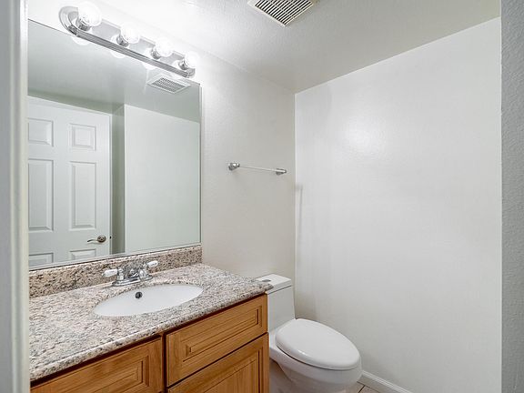 4th image of 421 Palm Dr