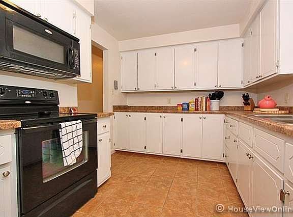 4th image of 213 Barberry St