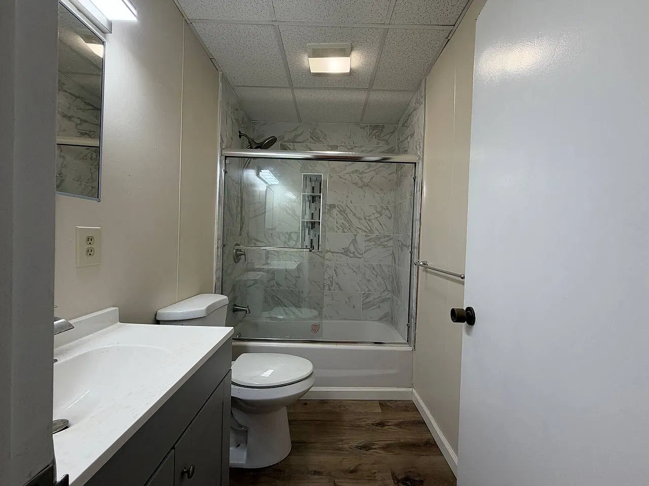 2 bed, 925 sqft, $1,999 — Photo 2