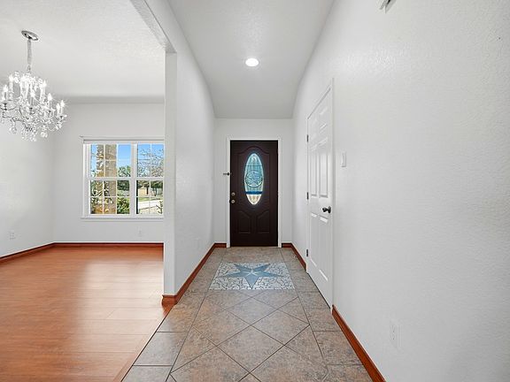 5th image of 154 Fannin Dr N