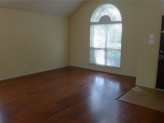 3rd image of 9738 Lovers Ln